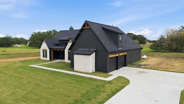 467 Springfield Trail, Angleton, TX 77515