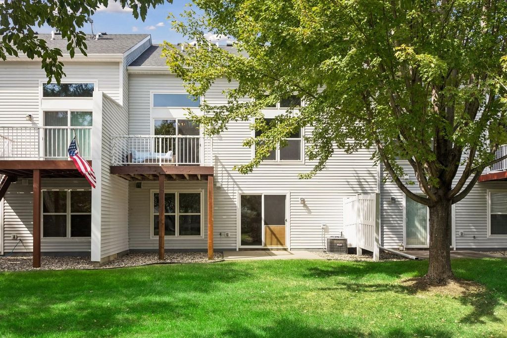 10626 Pond Curve, Woodbury, MN 55129 — photo 2