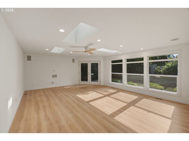 15092 Sw ASHLEY Dr, Portland, OR 97224