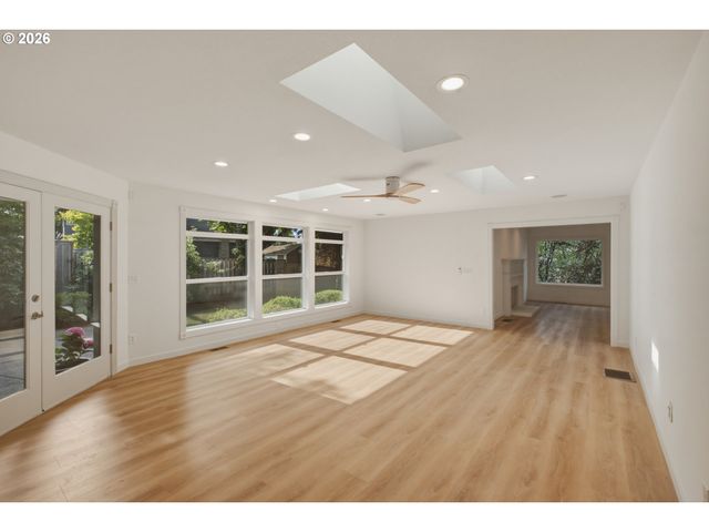 15092 Sw ASHLEY Dr, Portland, OR 97224