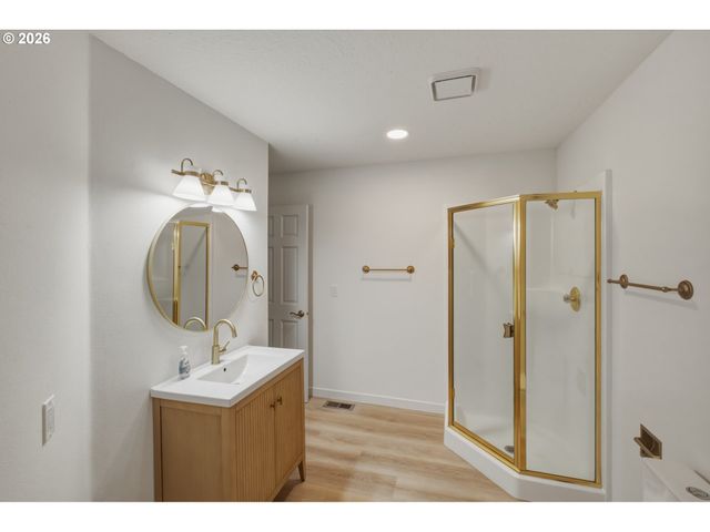 15092 Sw ASHLEY Dr, Portland, OR 97224
