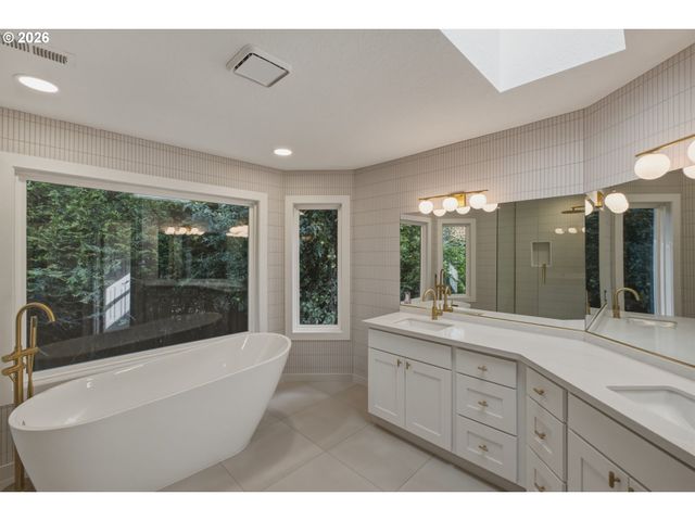 15092 Sw ASHLEY Dr, Portland, OR 97224