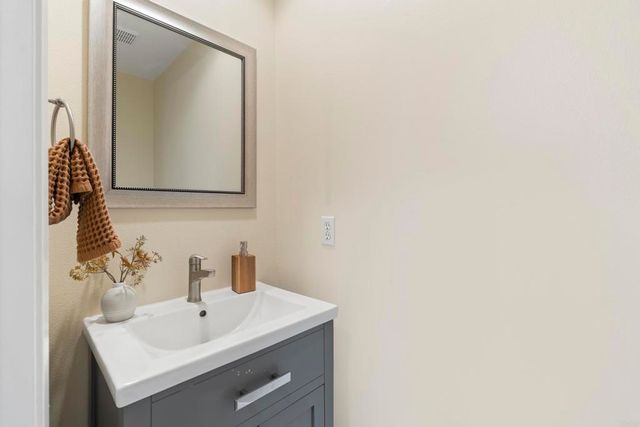 8950 Gateway View Ct, El Cajon, CA 92021