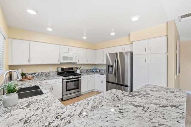 8950 Gateway View Ct, El Cajon, CA 92021