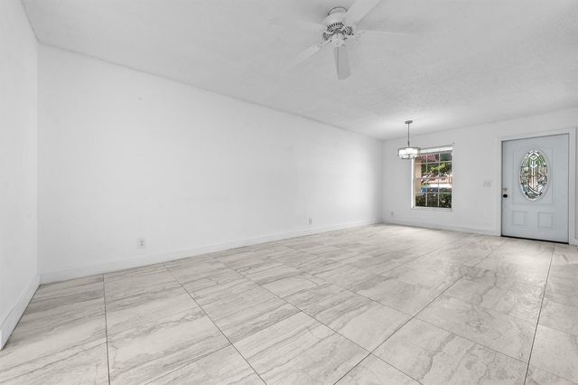 811 Salem Lane, Lake Worth, FL 33467