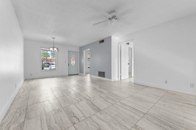 811 Salem Lane, Lake Worth, FL 33467