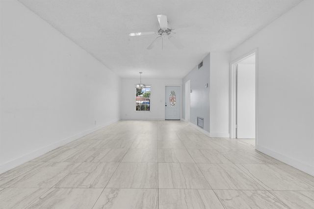 811 Salem Lane, Lake Worth, FL 33467