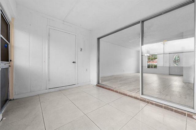 811 Salem Lane, Lake Worth, FL 33467
