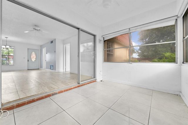 811 Salem Lane, Lake Worth, FL 33467