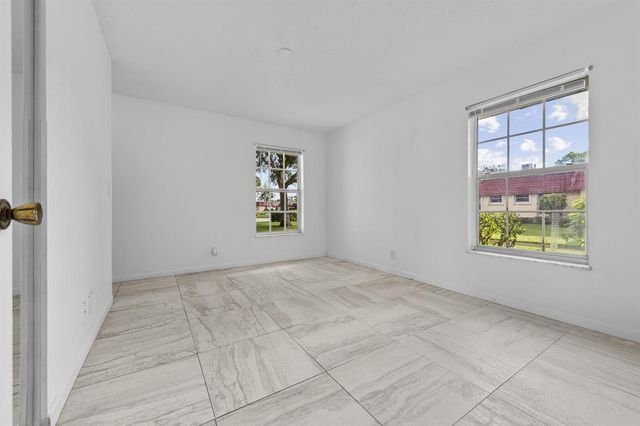 811 Salem Lane, Lake Worth, FL 33467