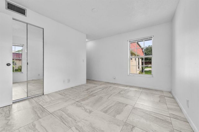 811 Salem Lane, Lake Worth, FL 33467