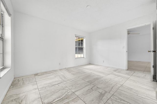 811 Salem Lane, Lake Worth, FL 33467