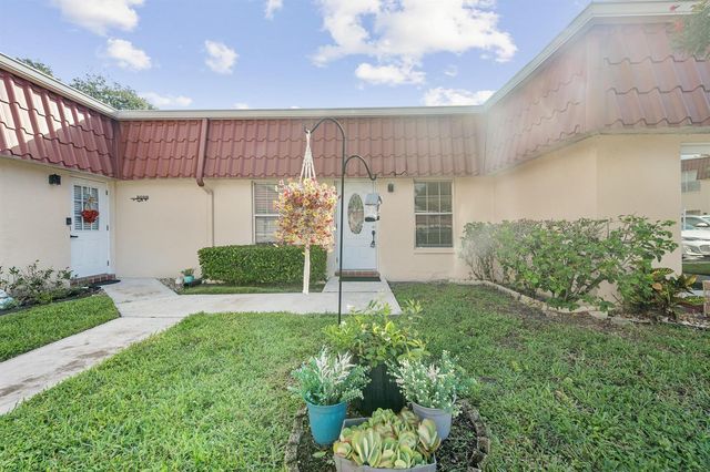 811 Salem Lane, Lake Worth, FL 33467
