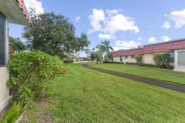 811 Salem Lane, Lake Worth, FL 33467