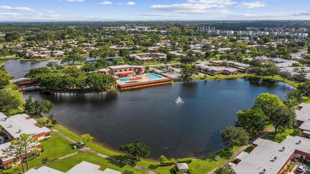 811 Salem Lane, Lake Worth, FL 33467
