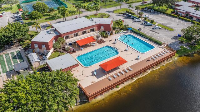 811 Salem Lane, Lake Worth, FL 33467