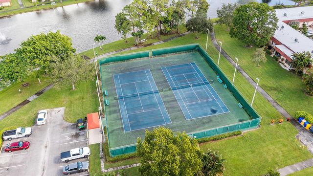 811 Salem Lane, Lake Worth, FL 33467