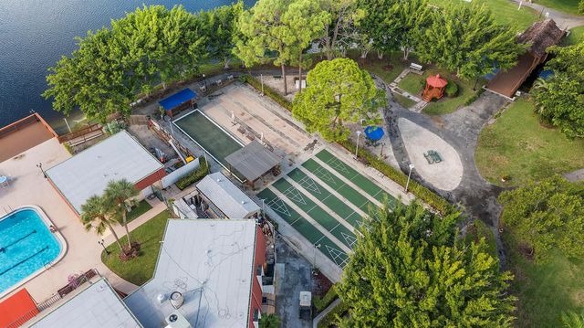811 Salem Lane, Lake Worth, FL 33467