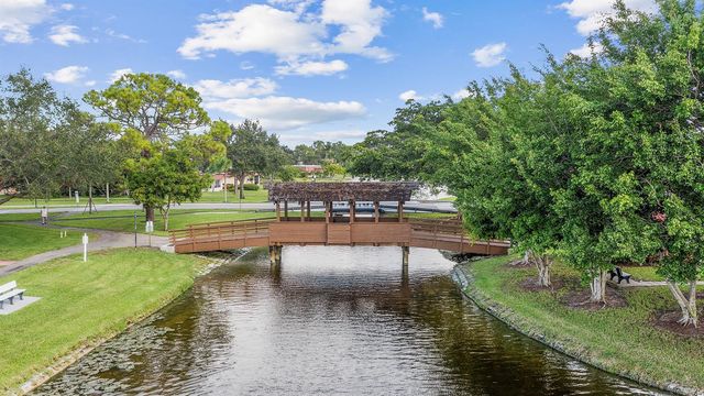 811 Salem Lane, Lake Worth, FL 33467