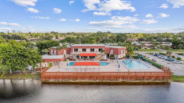 811 Salem Lane, Lake Worth, FL 33467