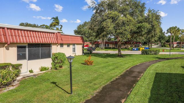 811 Salem Lane, Lake Worth, FL 33467