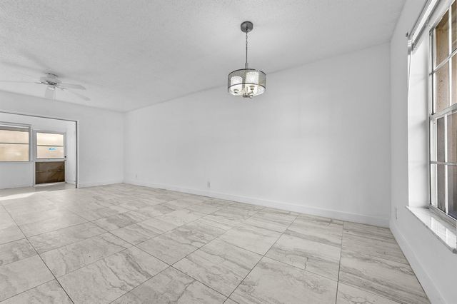 811 Salem Lane, Lake Worth, FL 33467