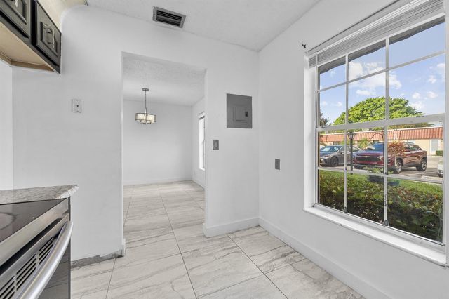 811 Salem Lane, Lake Worth, FL 33467