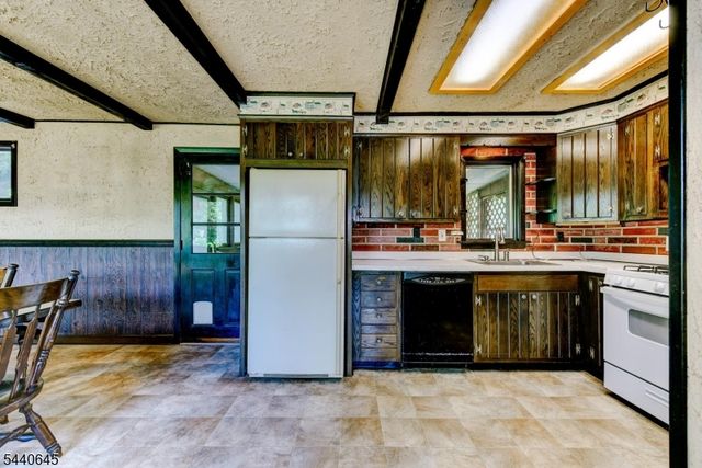 16 Lenape Ave, Andover Twp., NJ 07860
