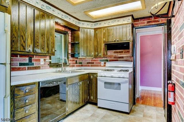16 Lenape Ave, Andover Twp., NJ 07860