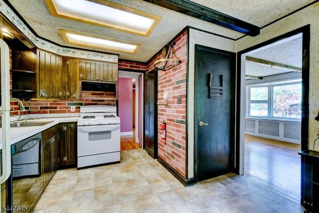 16 Lenape Ave, Andover Twp., NJ 07860