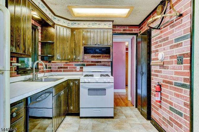 16 Lenape Ave, Andover Twp., NJ 07860