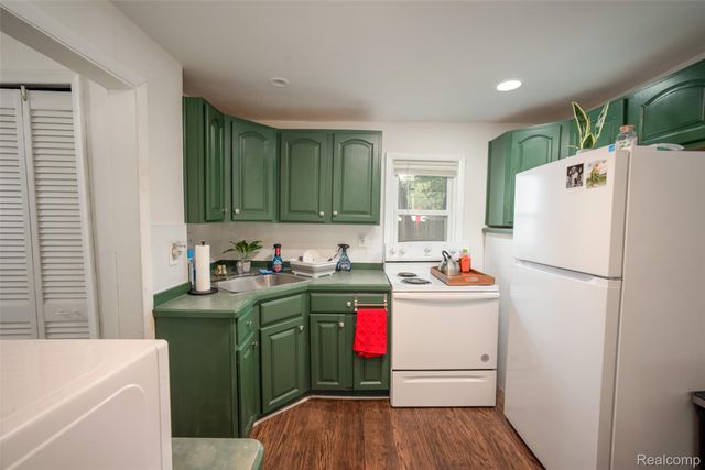 2814 Crooks Road, Royal Oak, MI 48073