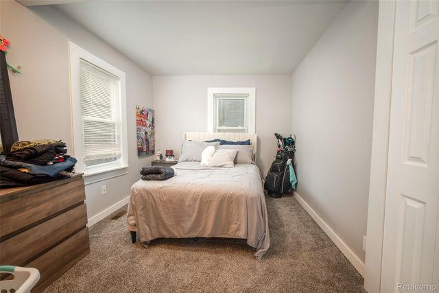 2814 Crooks Road, Royal Oak, MI 48073