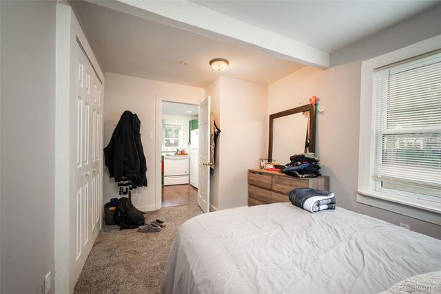2814 Crooks Road, Royal Oak, MI 48073