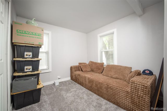 2814 Crooks Road, Royal Oak, MI 48073