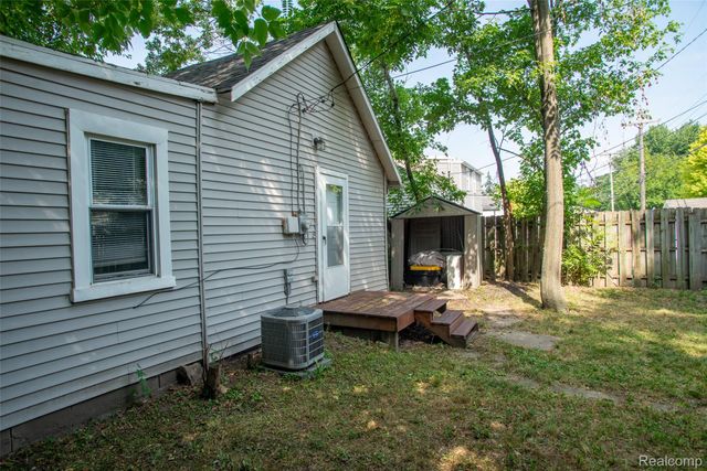2814 Crooks Road, Royal Oak, MI 48073