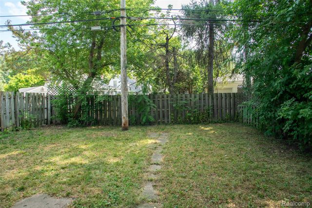 2814 Crooks Road, Royal Oak, MI 48073
