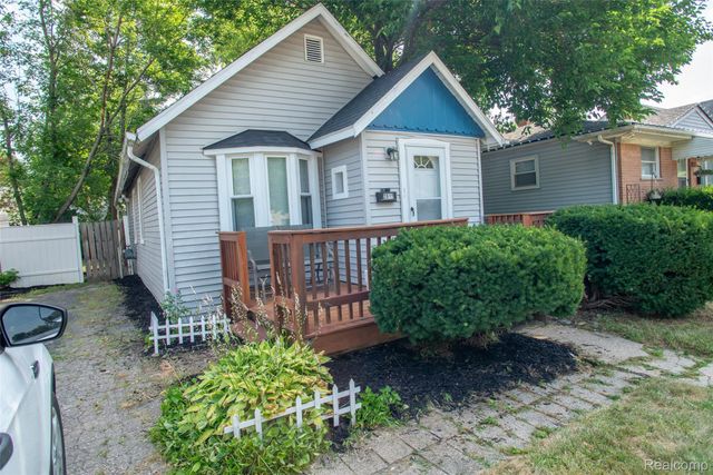 2814 Crooks Road, Royal Oak, MI 48073