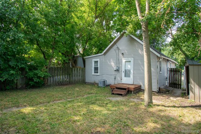 2814 Crooks Road, Royal Oak, MI 48073