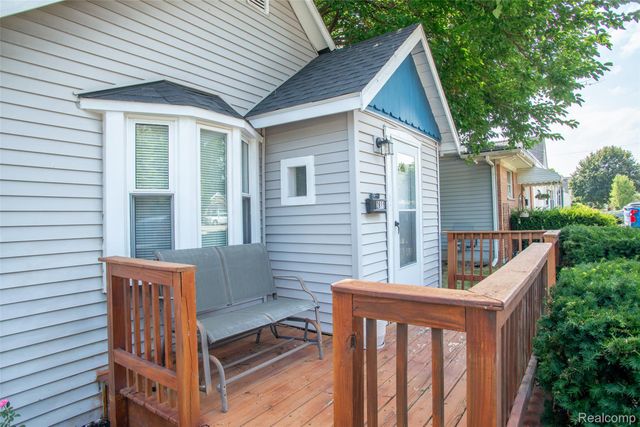 2814 Crooks Road, Royal Oak, MI 48073