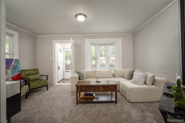 2814 Crooks Road, Royal Oak, MI 48073
