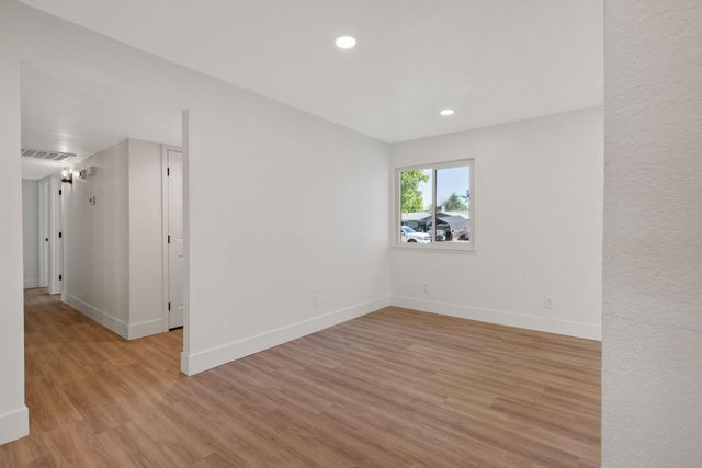 15882 Edmiston Avenue, Ivanhoe, CA 93235