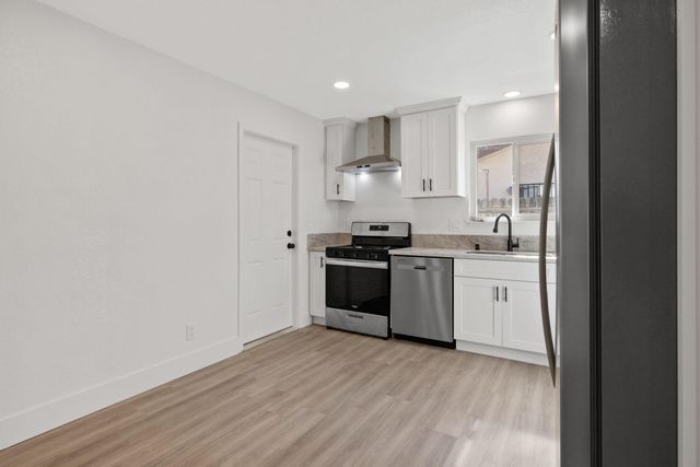 15882 Edmiston Avenue, Ivanhoe, CA 93235