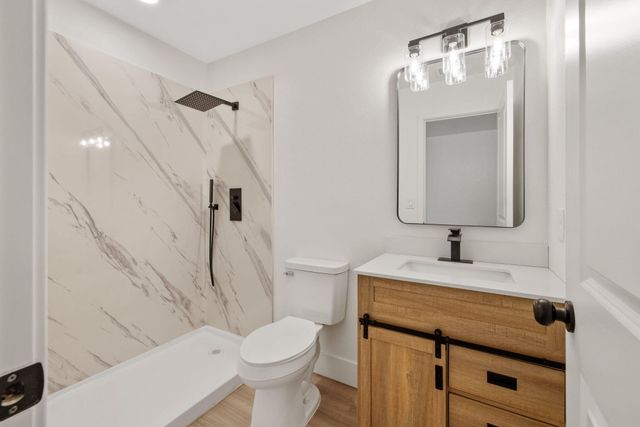 15882 Edmiston Avenue, Ivanhoe, CA 93235