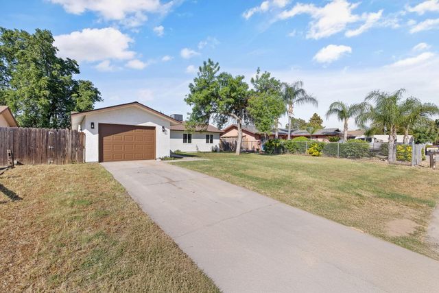 15882 Edmiston Avenue, Ivanhoe, CA 93235