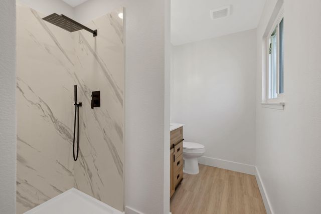 15882 Edmiston Avenue, Ivanhoe, CA 93235