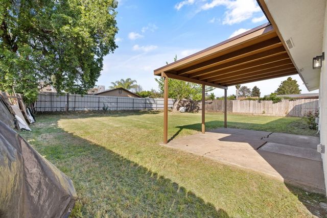 15882 Edmiston Avenue, Ivanhoe, CA 93235