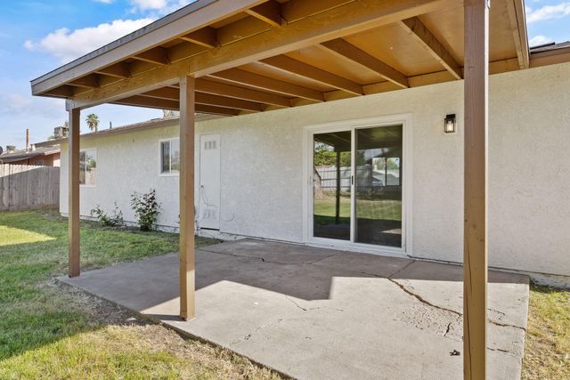 15882 Edmiston Avenue, Ivanhoe, CA 93235