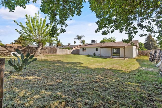 15882 Edmiston Avenue, Ivanhoe, CA 93235