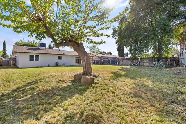 15882 Edmiston Avenue, Ivanhoe, CA 93235
